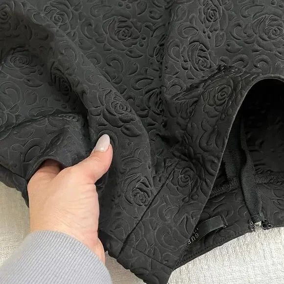 GUESS Los Angeles Circle Skater Skirt XS w/ Pockets Black Embossed Floral - Picture 11 of 13